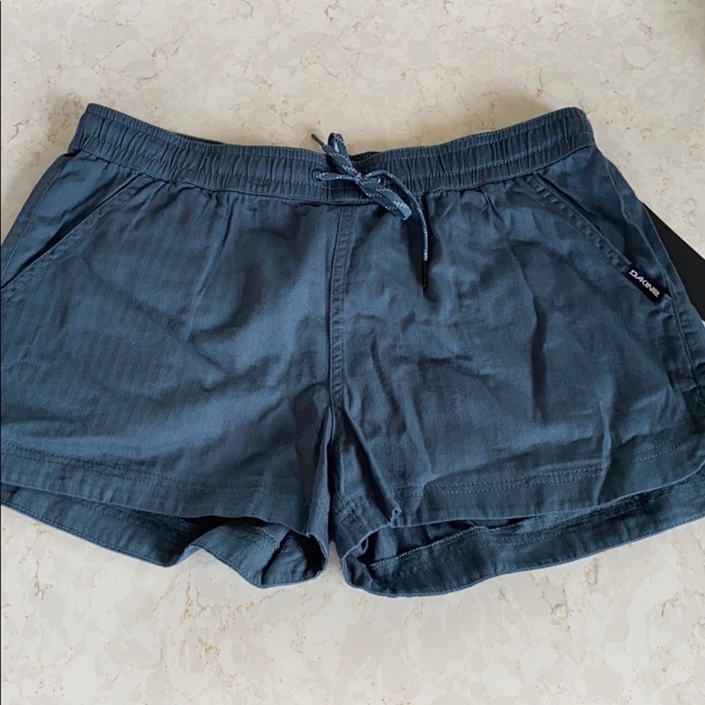 Dakine Wonen’s Willa Short